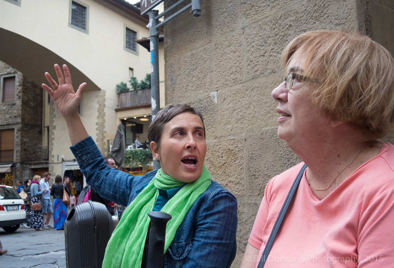 Personal guide explains the Medici passageway.