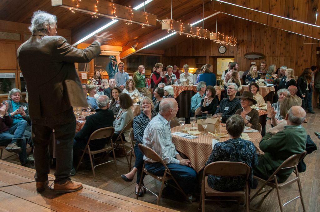 A monologue by Jay warms up the audience for the Live Auction.