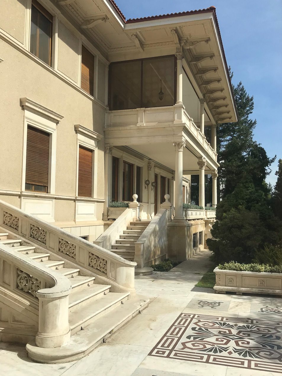 Under Ceaușescu the proletariat had nothing.  Unbeknownst to them, Ceaușescu had everything.  This is his house.