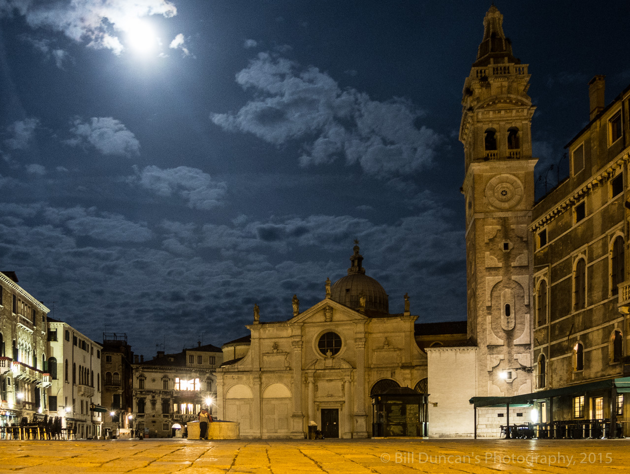 Pre-eclipse full moon in Campo  Santa Maria Formosa